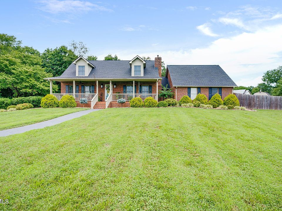 1st image of 214 Brooks Landing Cir