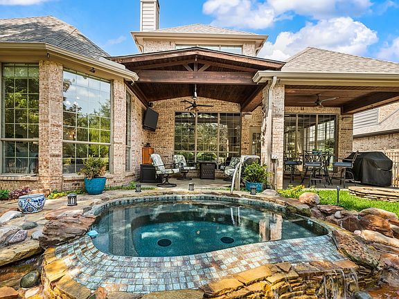 4th image of 8424 Jefferson Way