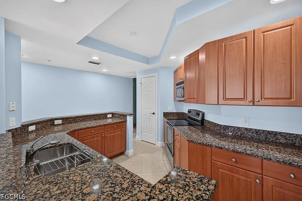 3 bed, 2.0 bath, 1408 sqft, $2,750 — Photo 3