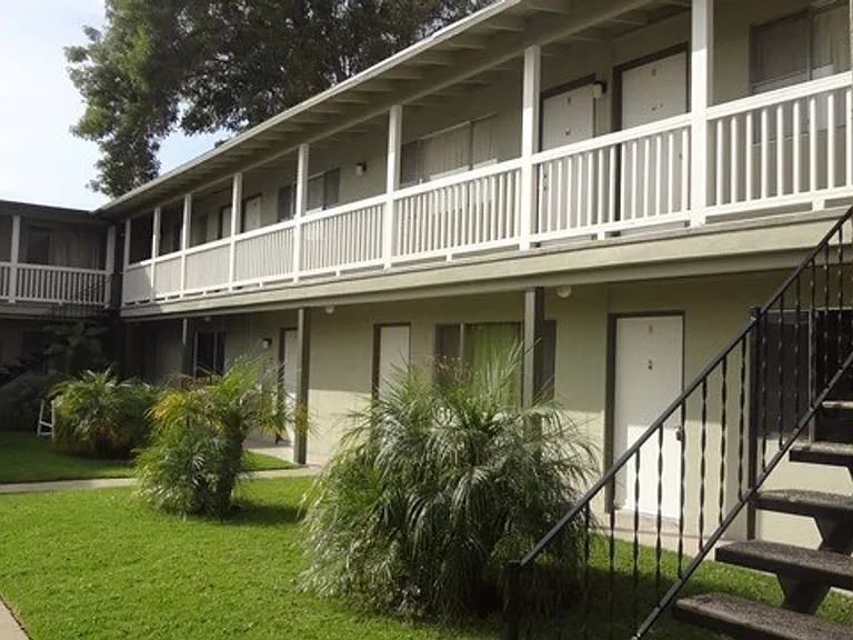 1026 S Russell Ave #H — Photo 7