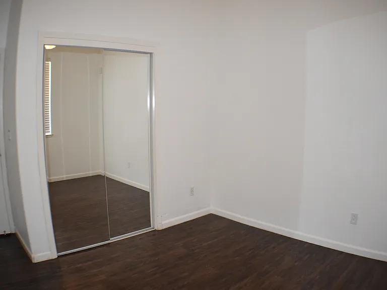 513 Canterbury Cir — Photo 10