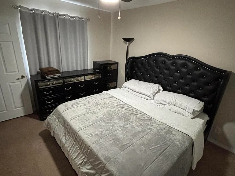 4915 Pinemore Ln — Photo 3