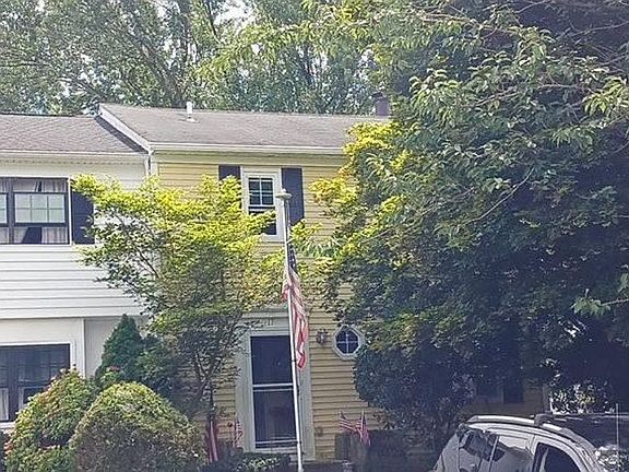 5th image of 17 Hampton Ct