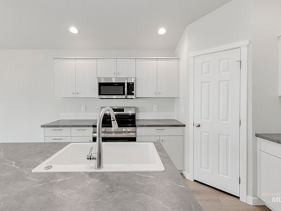 5th image of 2089 N Thunderbolt St