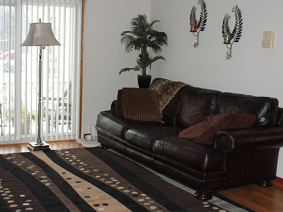 2nd image of 3B Embassy Sq APT 4