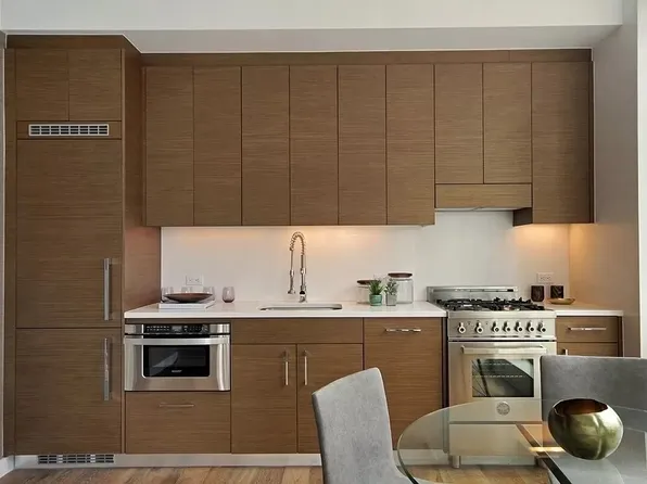 325 Lexington Avenue image 3 of 8