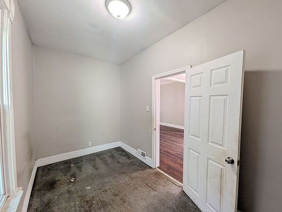 4th image of 215 W 112th Pl