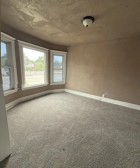 553 Owen St — Photo 7