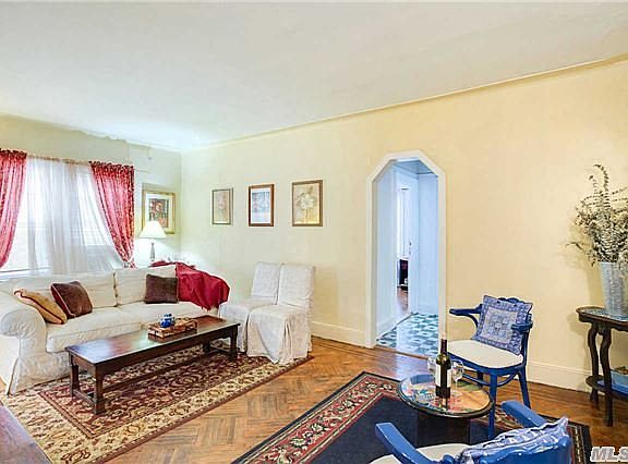 4th image of 11638 222nd St