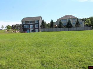 205 Rosewood Dr, Mankato, MN 56001