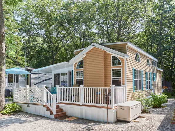 1 Robinson Way #14, Kennebunk, ME 04043