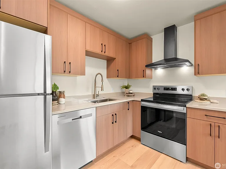 810 Irving St — Photo 12
