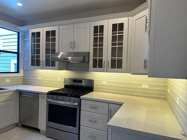 2 bed, 970 sqft, $5,200 — Photo 3