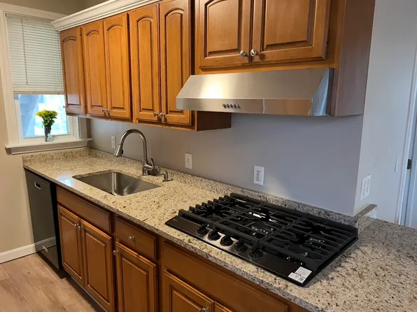 358 Bartlett St Unit 1, Manchester, NH 03102