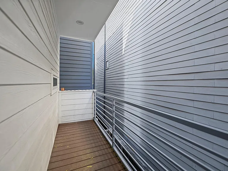 2413 Pease St — Photo 13