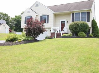 868 Hickory Dr, Castleton On Hudson, NY 12033