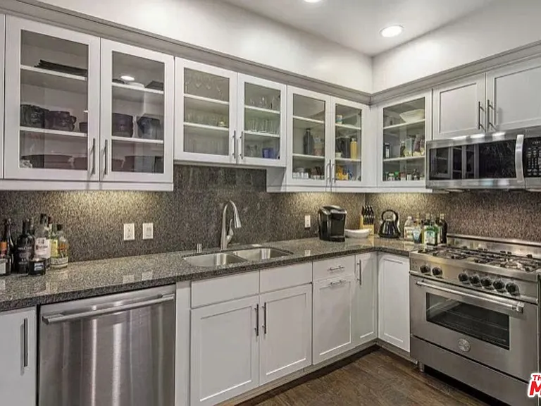 817 N Alfred St #201 — Photo 9