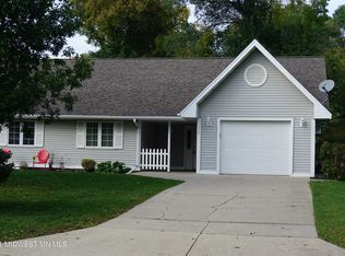 929 E Summit Ave, Fergus Falls, MN 56537