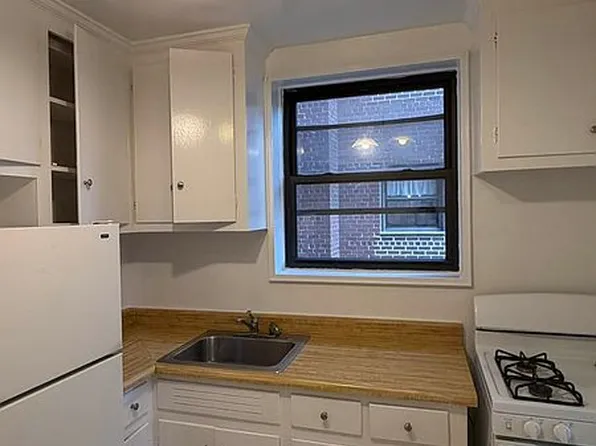 37-30 83rd St #4B, Queens, NY 11372