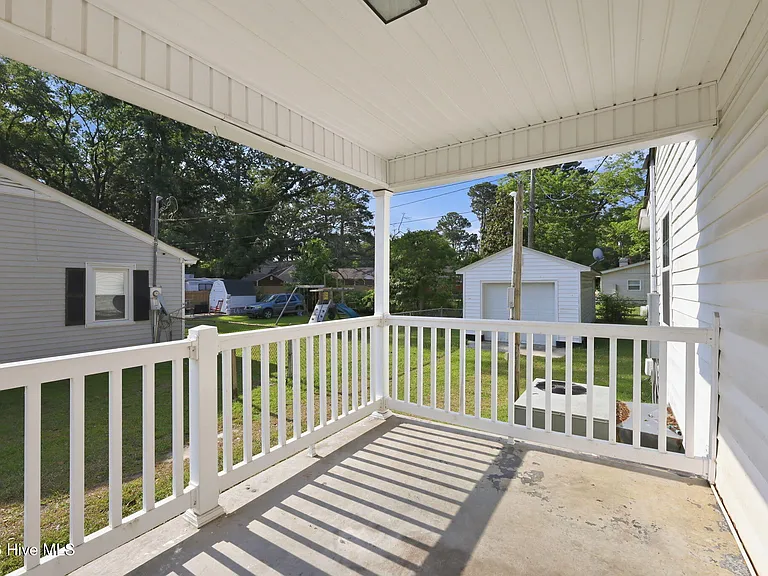 200 S Sylvan Dr — Photo 3