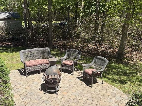 5th image of 12 Oak Leaf Dr