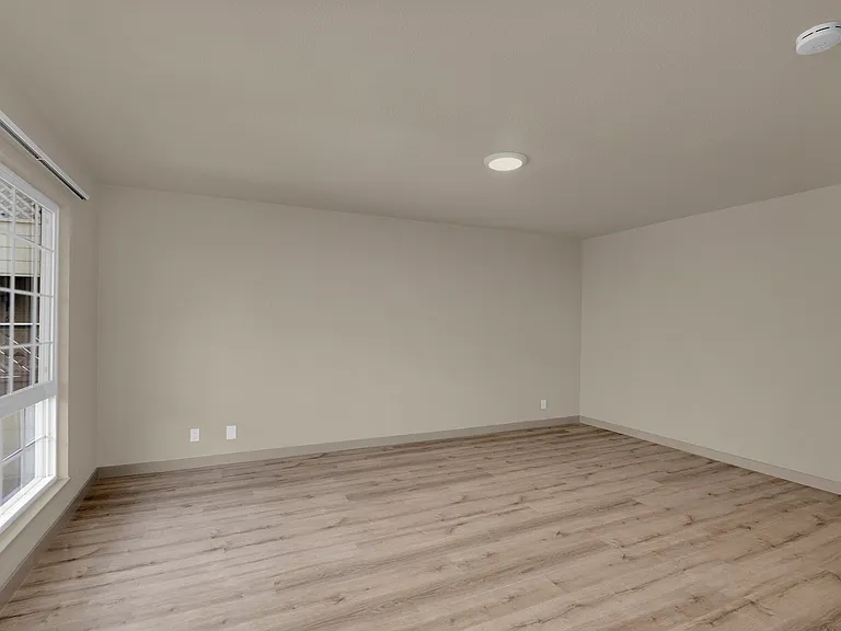 River Walk Apartments — Photo 11
