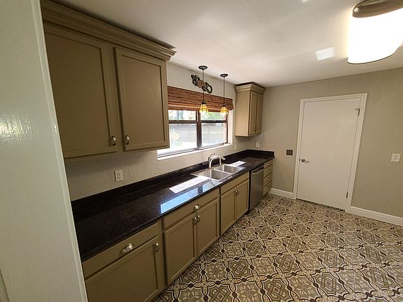 2nd image of 201 Etta St