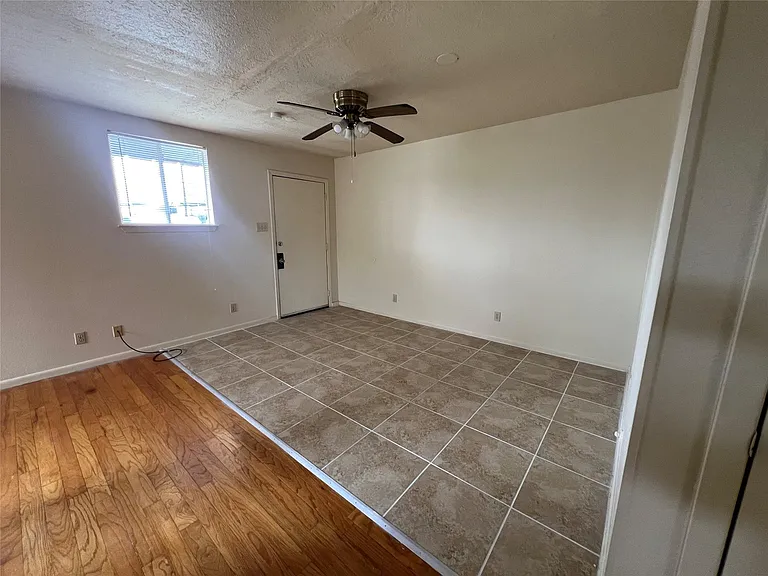 1201 Gillette St #4 — Photo 6
