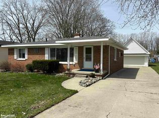 5316 Pointe Dr, East China, MI