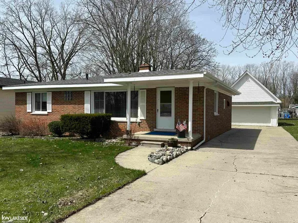5316 Pointe Dr, East China, MI 48054