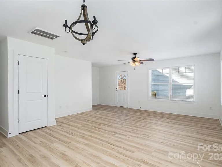 259 Patterson Ave SE — Photo 3