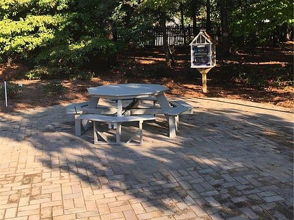 5th image of 1005 Bruton Ct