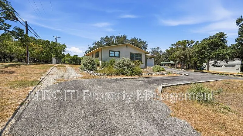 2 bed, 2.0 bath, 1020 sqft, $1,750 — Photo 3