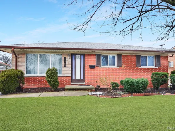 21208 E Thirteen Mile Rd, Saint Clair Shores, MI 48082