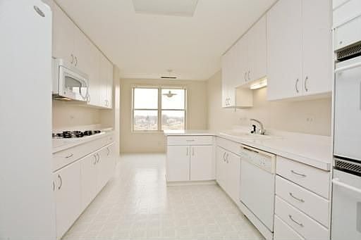4th image of 4545 W Touhy Ave APT 419