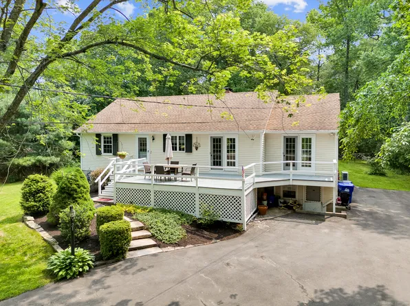 21 Quarry Road, Branford, CT 06405