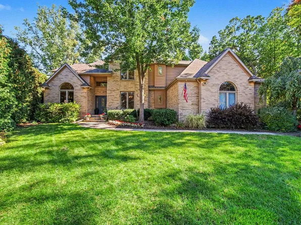 6210 Woodview Pass, Midland, MI 48642