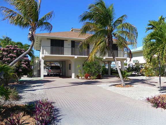 858 Bay Dr street side