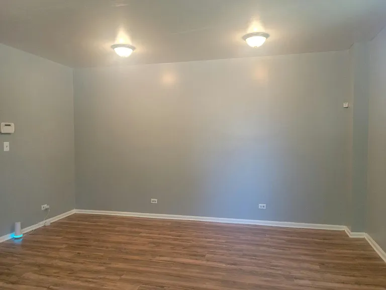 8801 S Escanaba Ave #1F — Photo 10