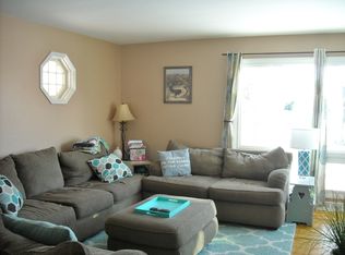 1868 Robert Ct, Aurora, IL 60506