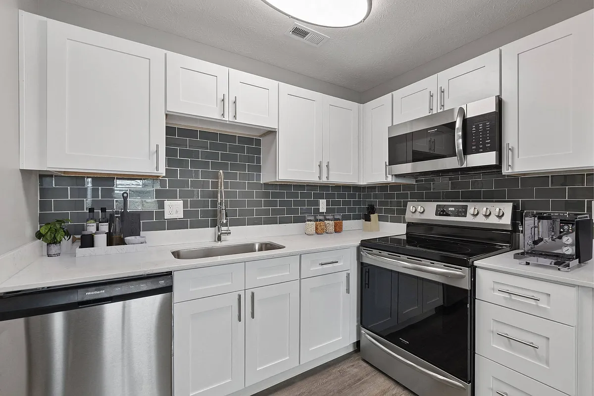 Building Photo - Lake Castleton Apartments