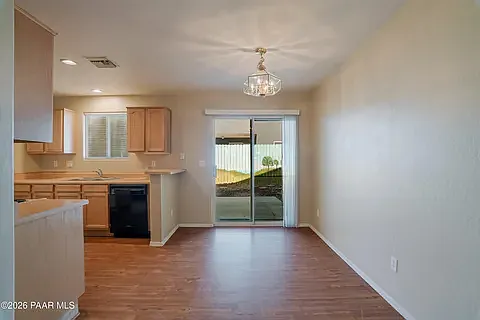 2 bed, 1100 sqft, $1,699 — Photo 1