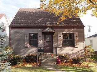 2006 S 91st St, West Allis, WI 53227