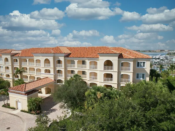 34 Harbour Isle Drive W #204, Fort Pierce, FL 34949