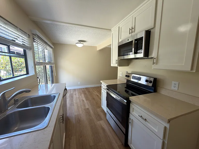 343 Streamwood — Photo 9