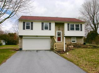 395 Hollyann Dr, Landisville, PA