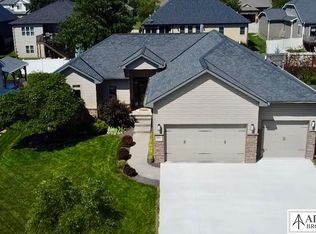 9119 Del Rio Dr, Lincoln, NE 68516