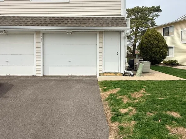 722 Whitesail Dr #0, Schaumburg, IL 60194