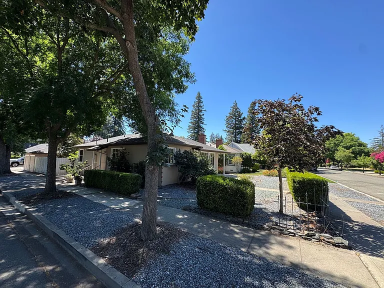 120 Columbia Ave — Photo 3