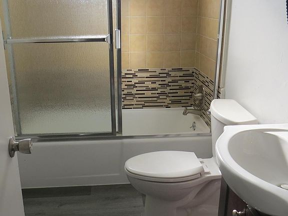 3rd image of 1599 N Raymond Ave APT 3